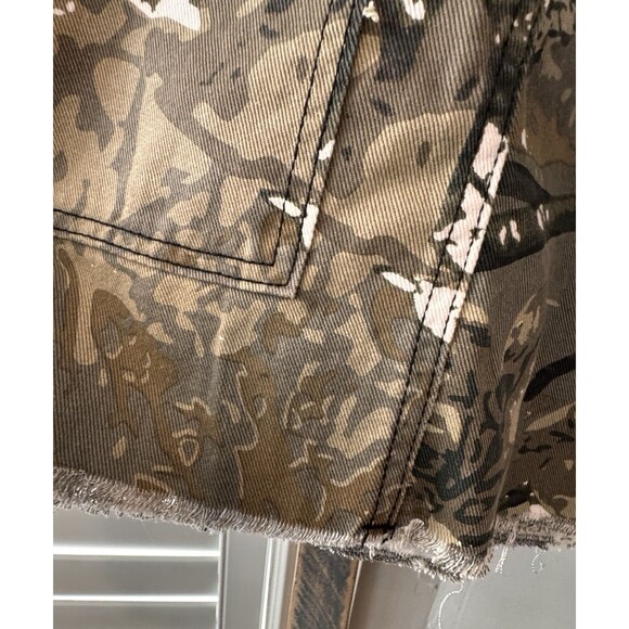 Shein Womens Camo Denim Skirt 2xl with Side Cargo Pockets and Frayed hem - Picture 3 of 4